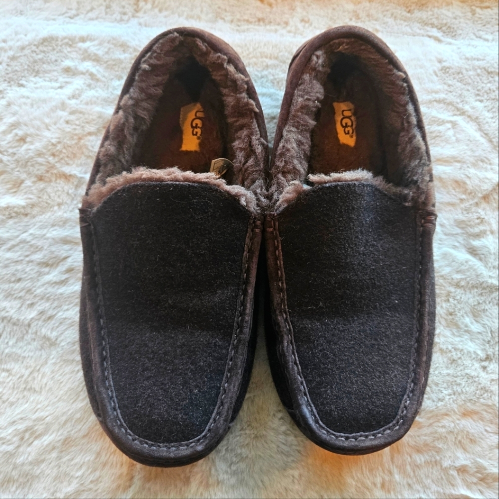 Men’s UGG Ascot Slippers - Size 10, Dusted Cocoa